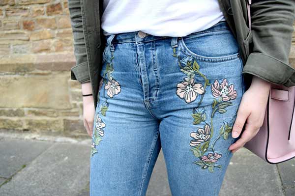 Pantalon en jean avec broderie