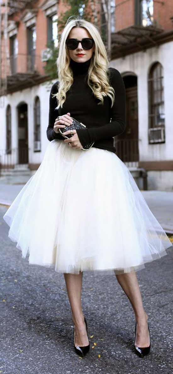 Style rose, look avec un col roulé noir