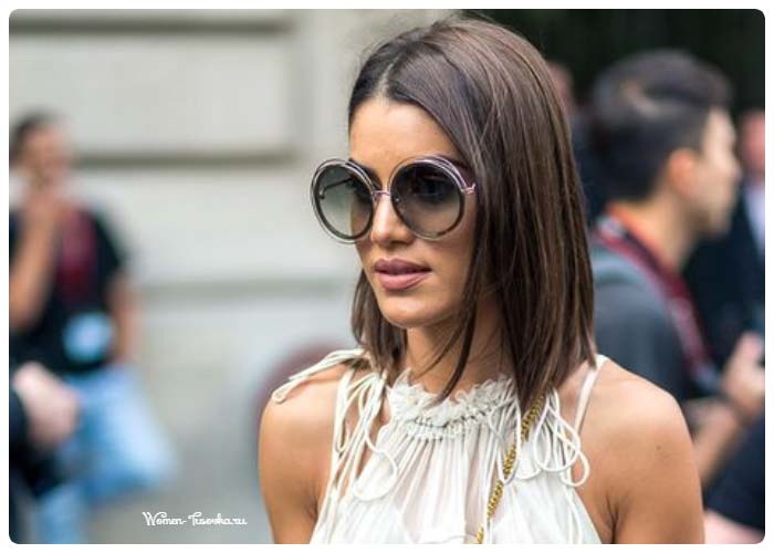 Coupe de cheveux pour cheveux fins au-dessus des épaules
