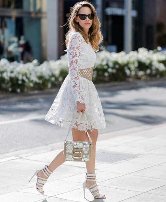Fleurs blanches sur le sac