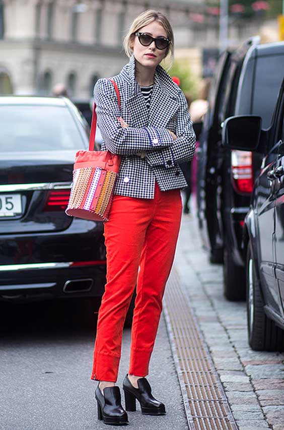 Image avec un jean rouge