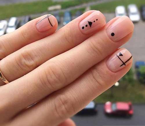 Géométrie élégante sur les ongles
