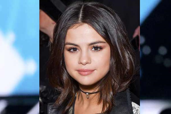Selena Gomez aux cheveux noirs avant relooking