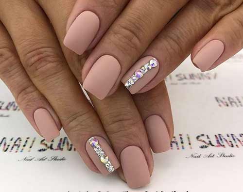 Nu mat avec strass