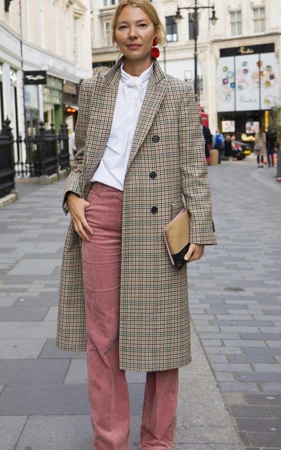 Chemisier blanc + pantalon en velours côtelé