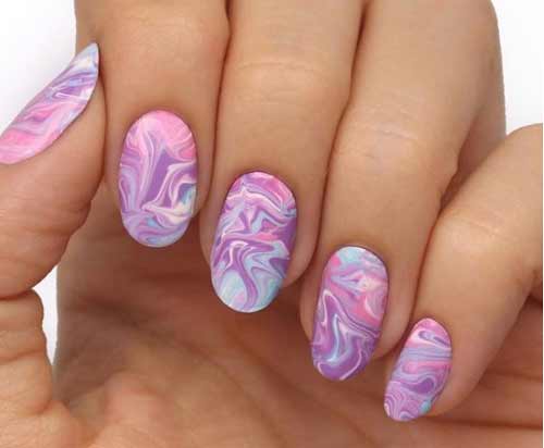 Manucure rose lilas