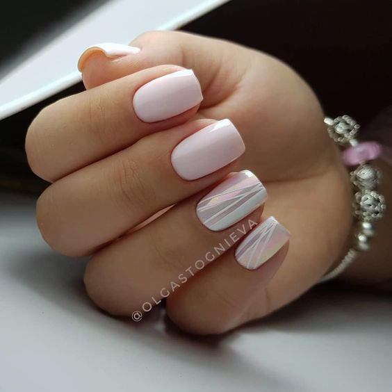 Manucure rose pâle