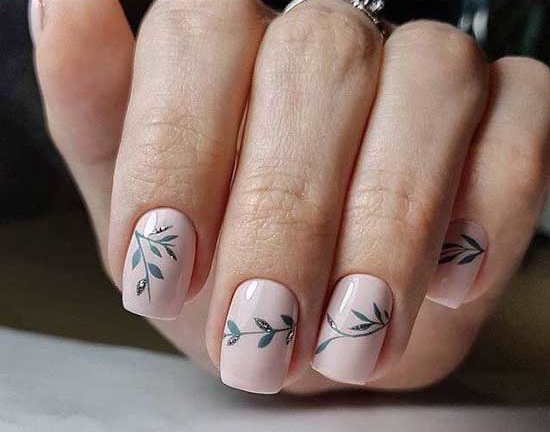 Nu et feuilles