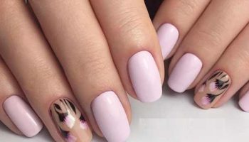 Manucure nue dans le minimalisme