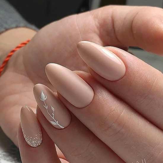 Manucure beige clair mat