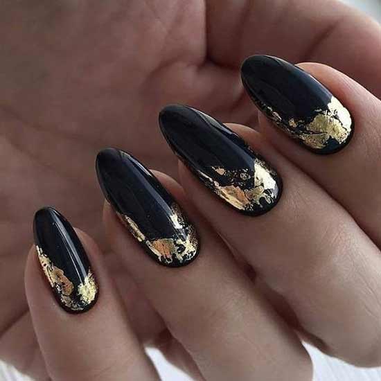 Vernis gel doré + noir sur les ongles
