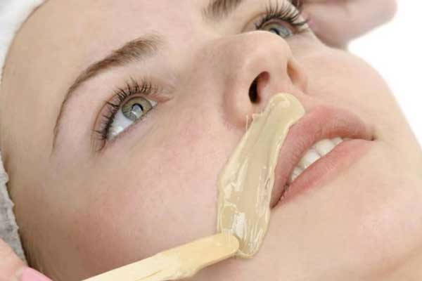 Épilation au dessus de la lèvre supérieure