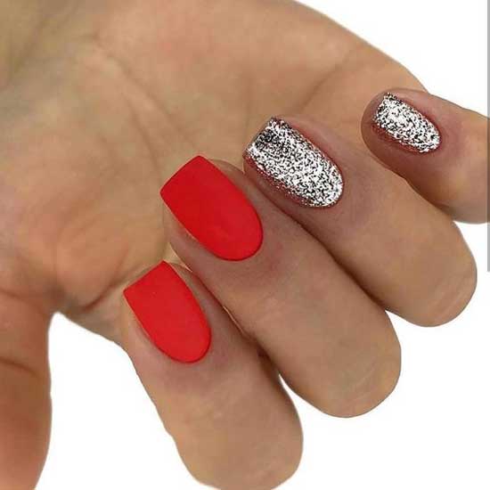 Couleurs à la mode du vernis à ongles 2019 photo
