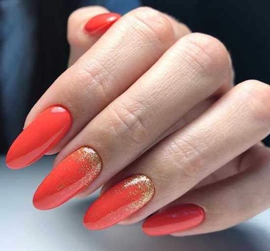 Manucure dorée corail