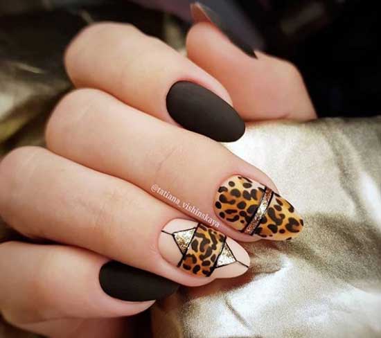 Manucure marron-or