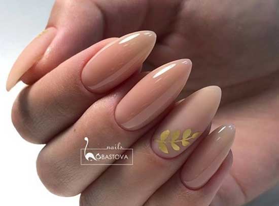 Manucure dorée - Ongles longs