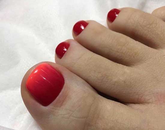 Pédicure rouge 2019-2020: idées de design à la mode, nouveautés photo