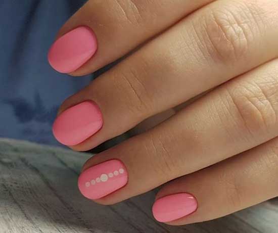 Minimalisme de manucure rose avec kamifubuki