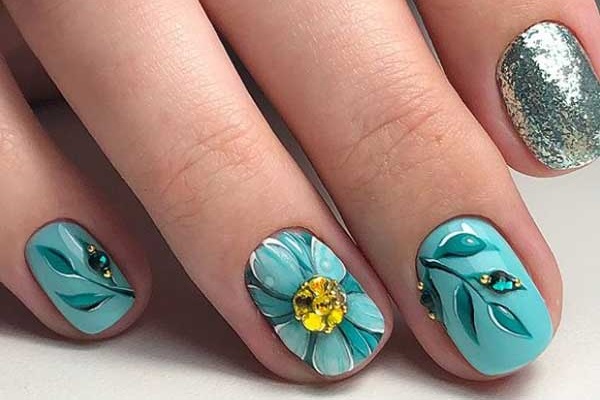 Beaux dessins d'ongles 2020 avec un décor différent
