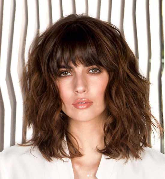 Coupe de cheveux pour cheveux ondulés