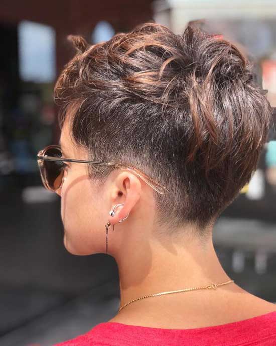 Pixie sur une brune