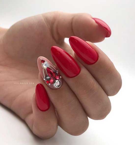 Manucure rouge avec strass 2019-2020