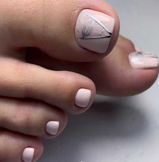Géométrie sur fond de vernis à ongles nude