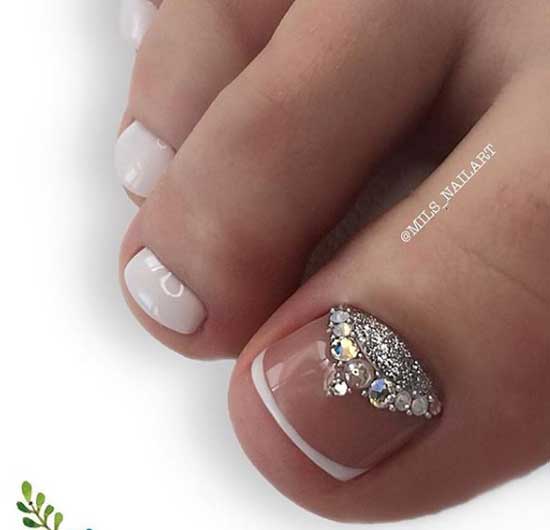 Pédicure française à paillettes
