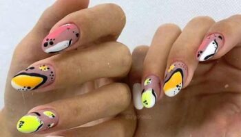 Manucure avec abstraction