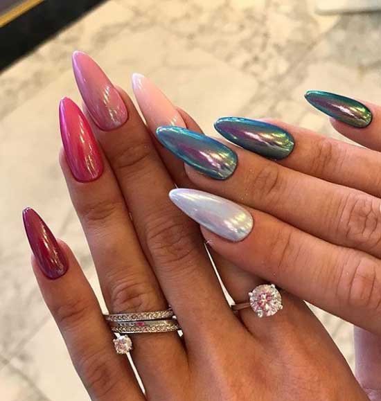 Couleur différente de frotter dans la manucure pour la nouvelle année