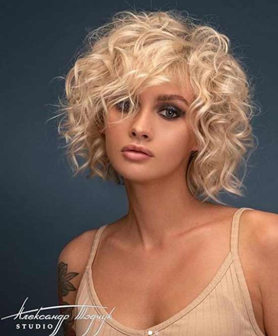 Coupe de cheveux tendance pour cheveux bouclés 2021