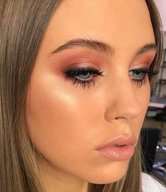 Forme et couleur des sourcils à la mode 2020