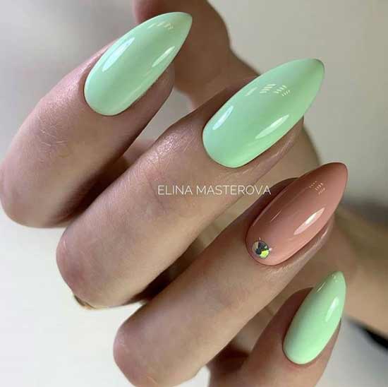 Manucure d'été beige menthe