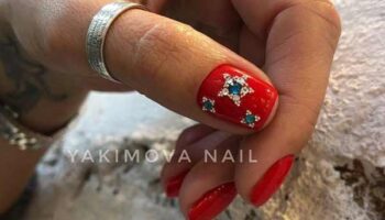 Nouveautés de la manucure rouge pour les ongles courts