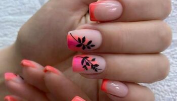Manucure à la mode pour ongles carrés