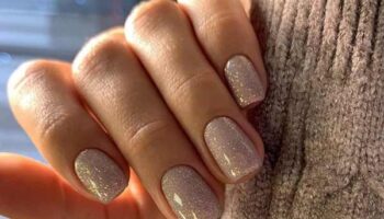 Beige à paillettes