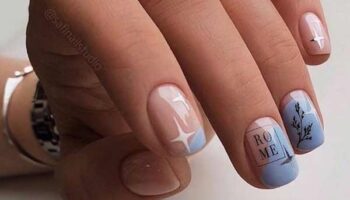 Manucure bleu transparent