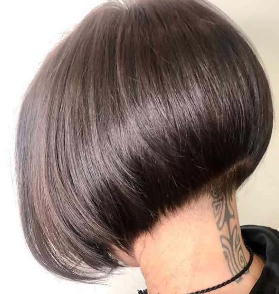 Coupe de cheveux courte vue de dos
