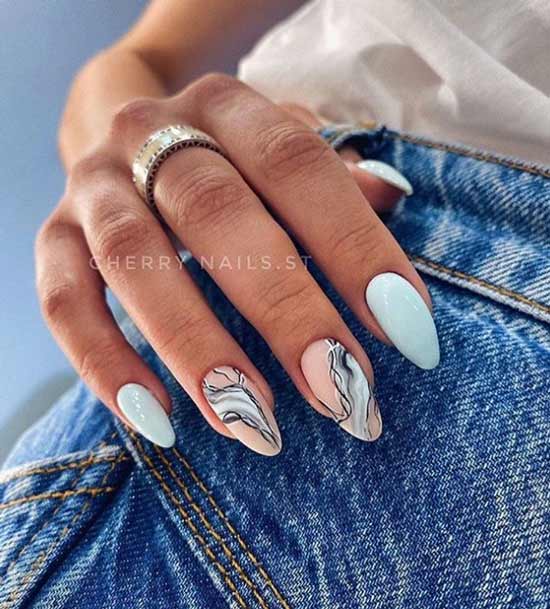 Manucure bleue avec des dessins