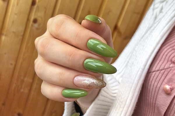 Conception de paillettes sur les pointes des ongles