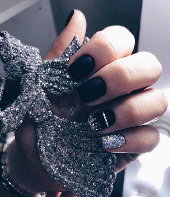 Paillettes sur fond noir d'ongles