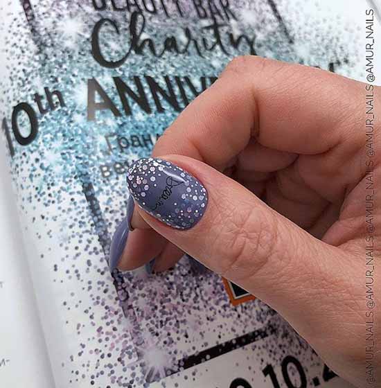 Manucure avec des paillettes sur le bout des ongles : photos, nouveautés