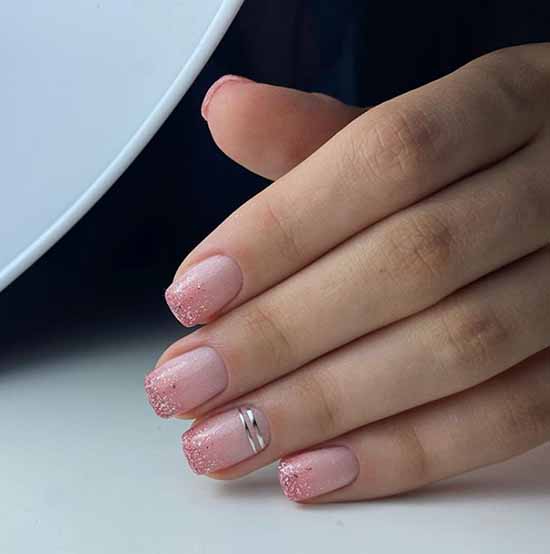 Manucure avec des paillettes sur le bout des ongles : photos, nouveautés