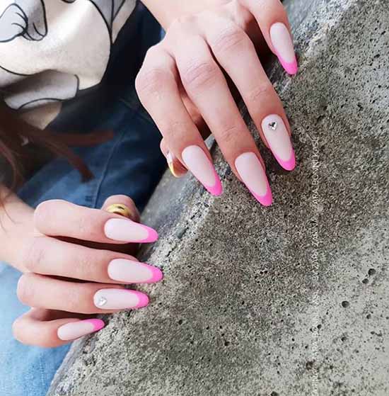 Conception d'ongles avec strass 2021: photos, nouveautés exquises