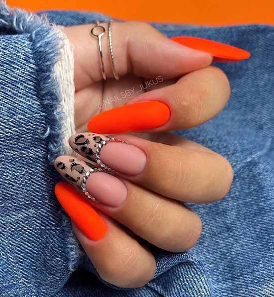Conception d'ongles avec strass 2021: photos, nouveautés exquises