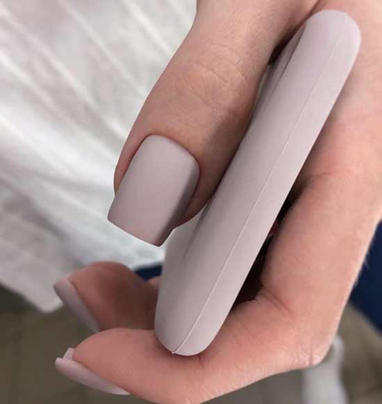 Ongles beiges mats