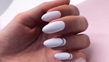 Belle manucure blanche avec décor