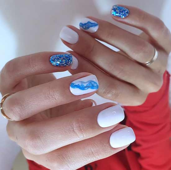 Manucure blanche et bleue du nouvel an