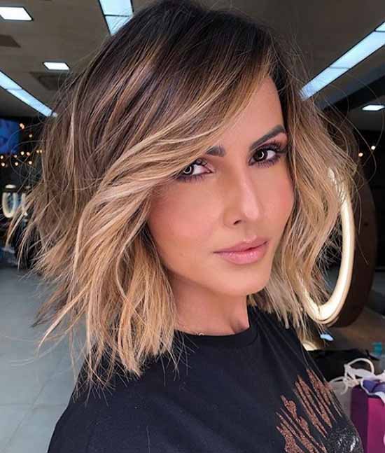 Longue frange 2021 : quelles coupes de cheveux pour porter une longue frange, photo
