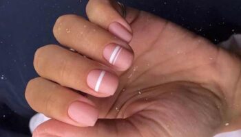 Ongles courts de manucure élégante